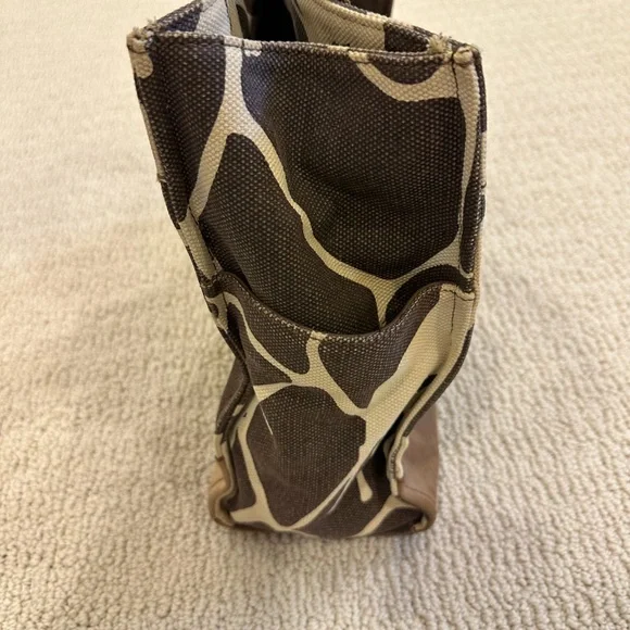 Tory Burch Unique Leather Detail Giraffe Pattern Beach Tote - Picture 7 of 10